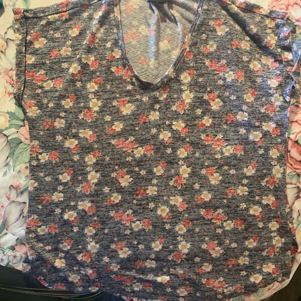 Bobeau Gray Floral Short Sleeve Top Size Large